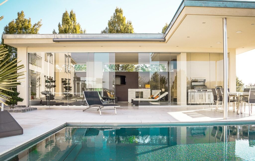 casa moderna con alberca en puebla